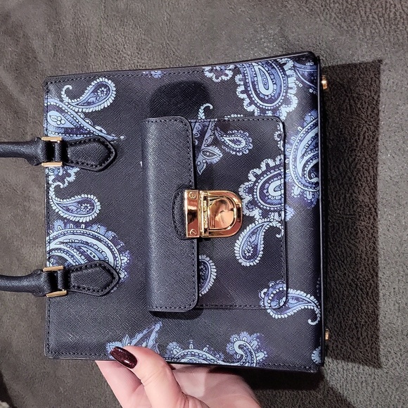 Michael Kors Purse - Picture 17 of 17